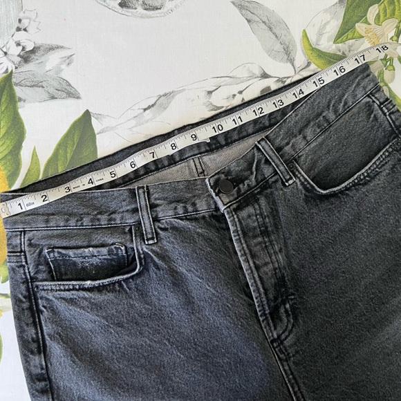 Phoebe Raw Hem Denim Short - Picture 6 of 16